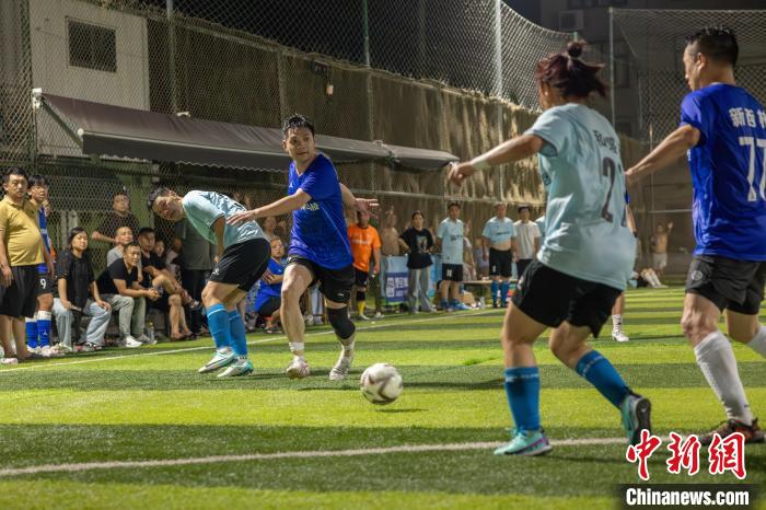 峡山村“村超”点燃暑期足球热情 村民欢聚共襄