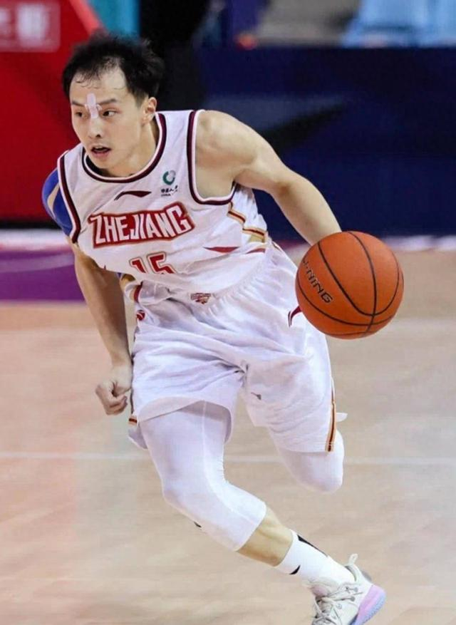 CBA顶薪控卫王奕博场均4分引争议