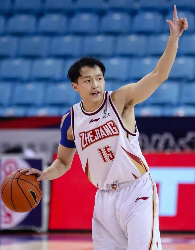 CBA顶薪控卫王奕博场均4分引争议