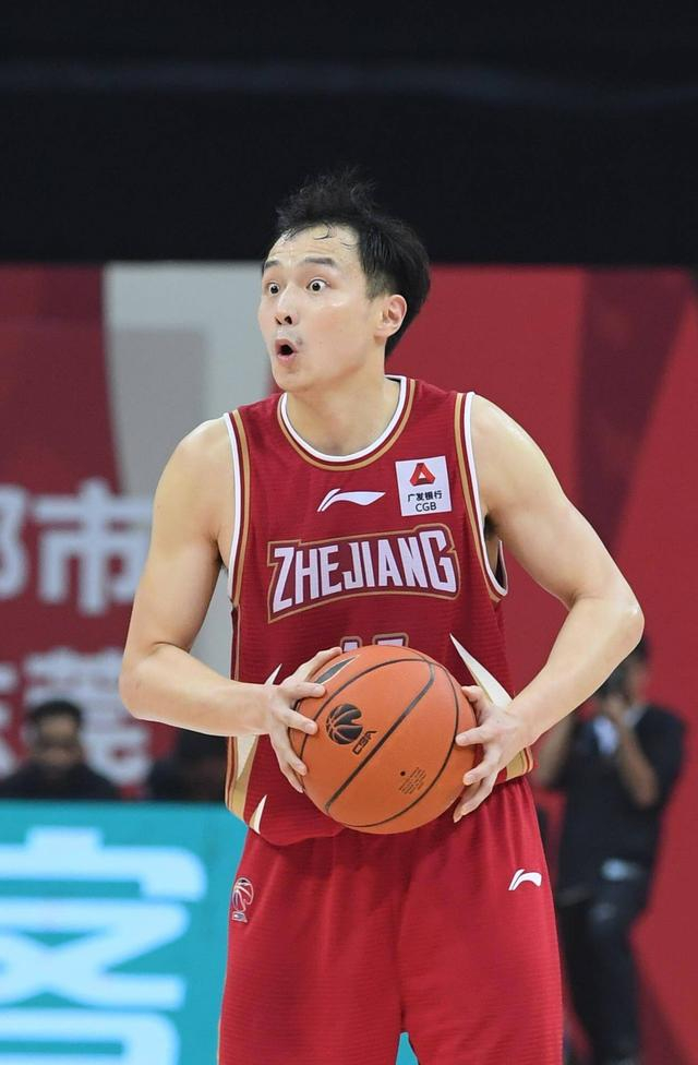 CBA顶薪控卫王奕博场均4分引争议