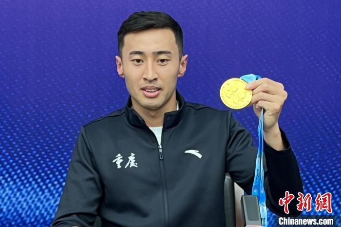 重庆越野滑雪名将王强捐赠珍贵藏品 传承冰雪运